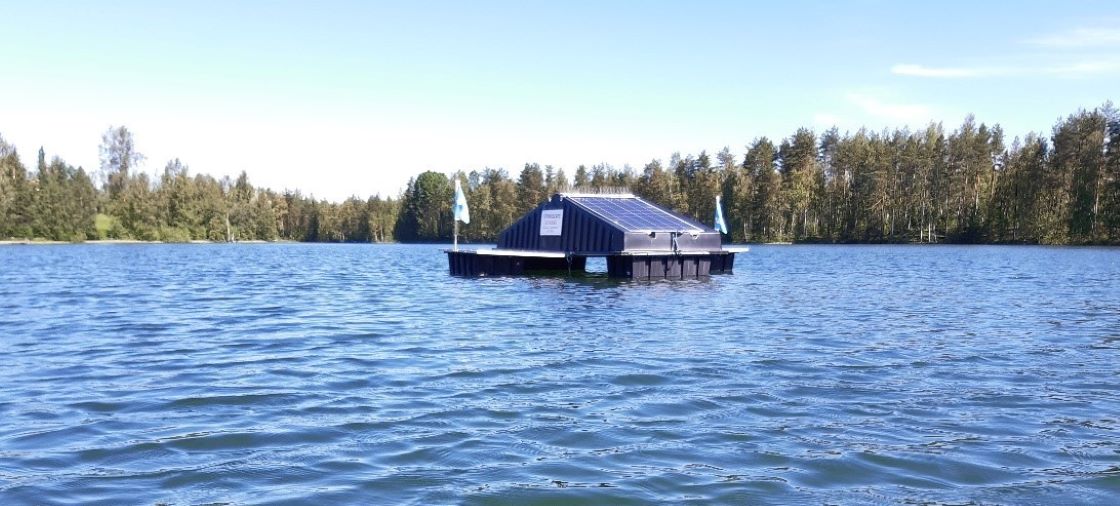 Lautta järvellä