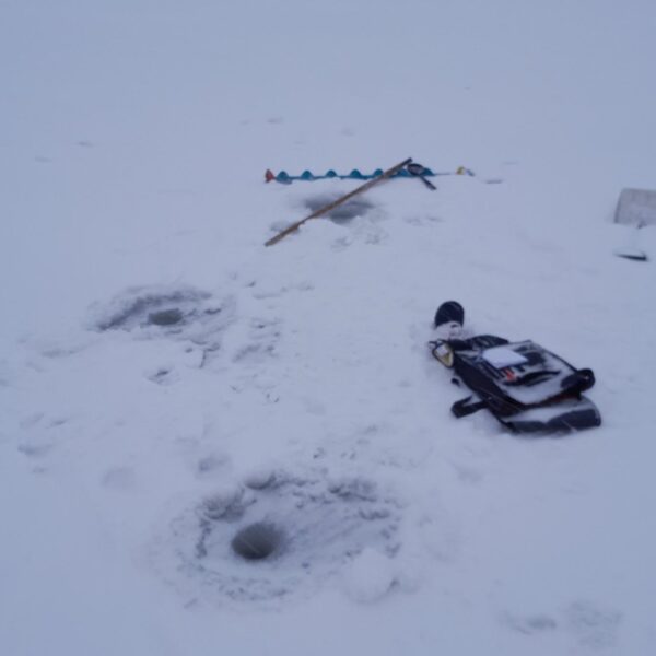 Jäänpaksuuden mittausvälineet saivat lumi- ja jääkerroksen päälleen