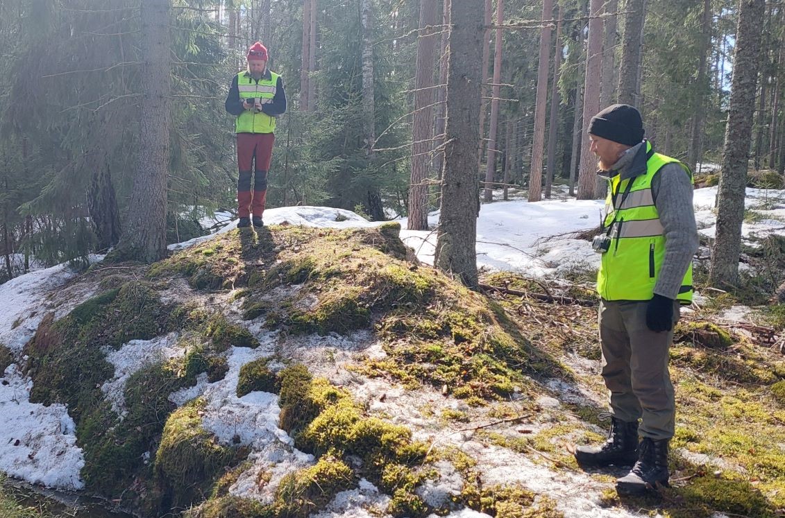 Kaksi miestä suolla